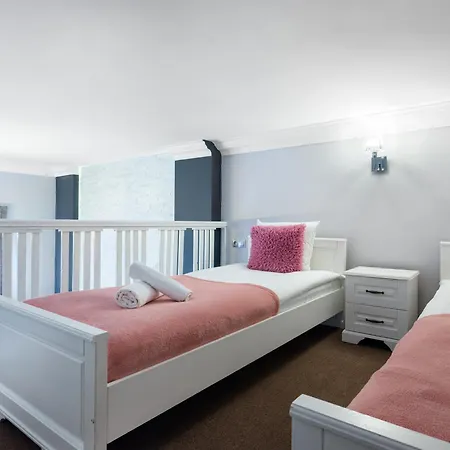 아파트 Kazimierz Hideaway - With Mezzanines